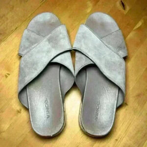 VINCE Villaire Suede Sandals Cris Cross Espadrille Light Grey Slip On Neutral